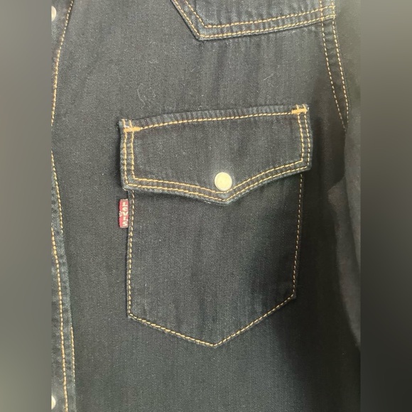 Small Levi’s Top - Picture 3 of 7